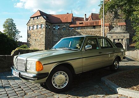 Mercedes-Benz 300 W123 300D TOP-ZUSTAND H-KENNZEICHEN