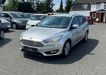 Ford Focus Turnier Business-1-HAND