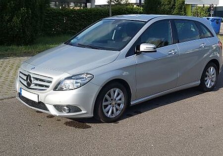 Mercedes-Benz B 180 -