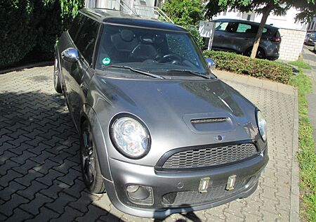 Mini John Cooper Works mit Aerodynamic Paket