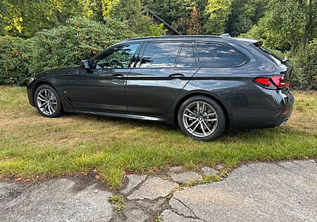 BMW 520d Touring M Sport Laser/Pano/AHK/LHZ/SHZ/360
