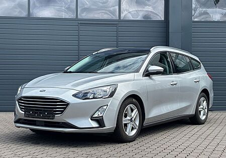 Ford Focus 1.5*erst46tkm*LED*Navi*PanoD.*1.Hd.*