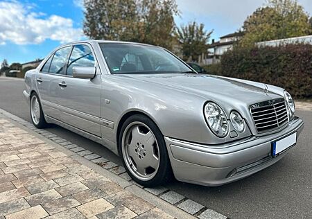 Mercedes-Benz E 350 Mercedes Benz, E 50, AMG, silber nur 34.000 km