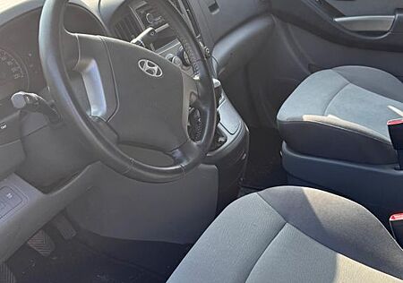 Hyundai H-1