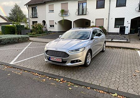 Ford Mondeo Turnier Titanium*1Hand* Parkpilot* AHK*