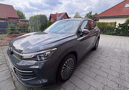 VW Tiguan Volkswagen 1.5 eTSI OPF DSG Life Life