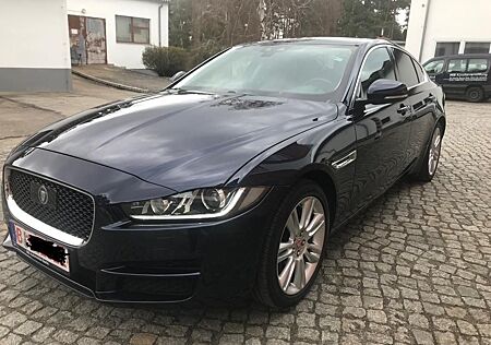 Jaguar XE -AWD-PANO-MEMORY-KAMERA-STANDHEIZUNG-ACC-F1