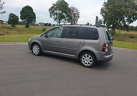 VW Touran Volkswagen 1.6 - 7 Sitzer