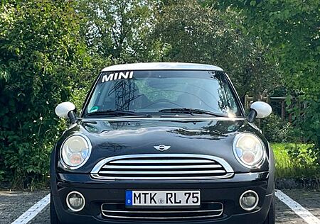 Mini Cooper 1.6 (R56), gut gepflegt, Panorama Dach