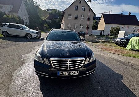 Mercedes-Benz E 220 CDI T BlueEFFICIENCY -
