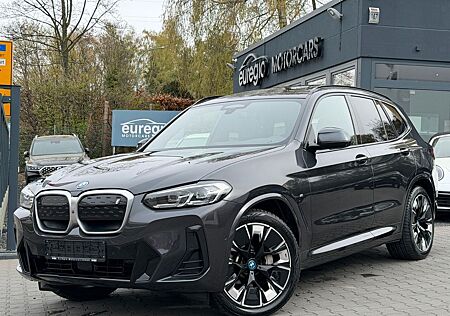 BMW iX3 1 Hand-Head Up - Panorama - M Sportpaket ///