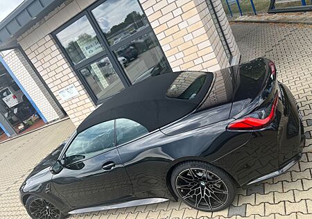 BMW M4 Cabrio G83 xDrive Competition 300 km/h offen