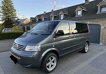 VW T5 Multivan Volkswagen 2.5TDI