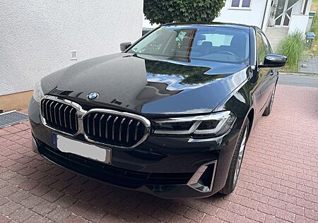 BMW 530d A - Luxury Line, 8fach bereift, AHK, LED,