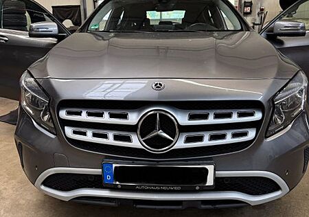 Mercedes-Benz GLA 200 d DCT -