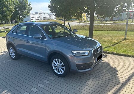 Audi Q3 2.0 TDI S tronic quattro -