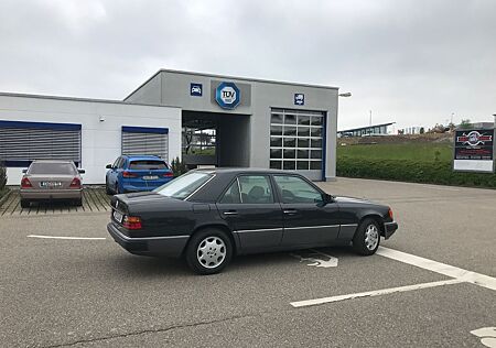 Mercedes-Benz E 200 W124 mit Oldtimergutachten H-Kennzeichen