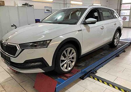 Skoda Octavia 2.0TDI Scout 4x4 Navi AHK Leder PDC