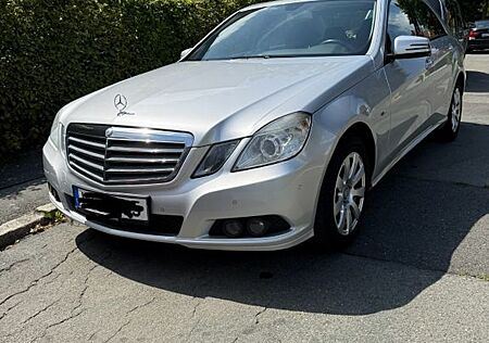 Mercedes-Benz 220