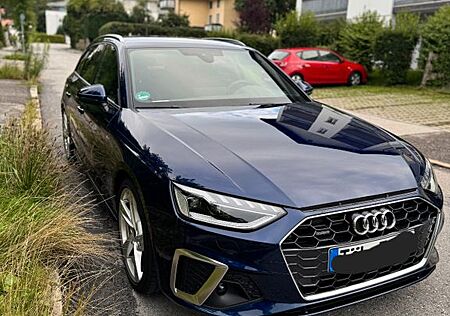 Audi A4 Avant quattro S line / Matrix LED / AHK