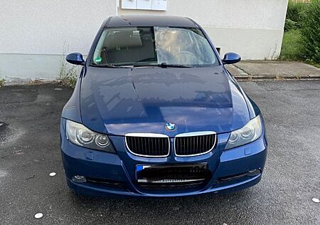 BMW 320i -