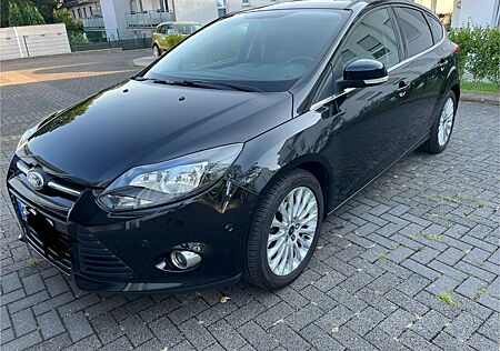 Ford Focus 1,6 Ti-VCT 77kW Champions Edition Cham...