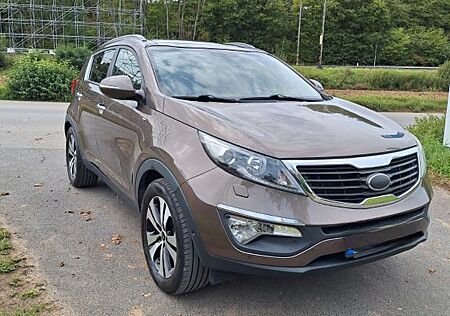 Kia Sportage 8-fach bereift, Panorama, AHK, Navi