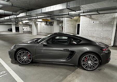 Porsche Cayman 718 S