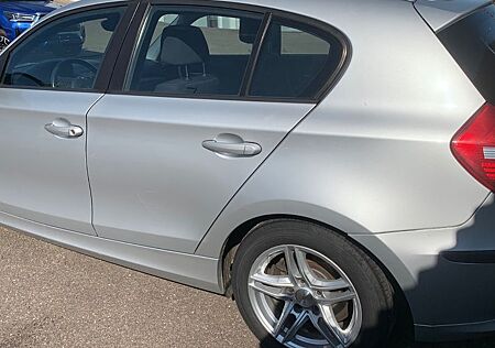 BMW 116i - Top Zustand-77500Km-8 Fach Bereifungen