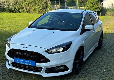 Ford Focus Lim. ST-2.0-FACELIFT-KAMERA-XENON-RECARO