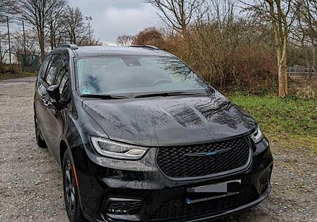 Chrysler Pacifica *Plug In Hybrid