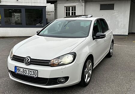 VW Golf Volkswagen 1.6 TDI DSG Style *LED*AHK*SHZ*PDC*Standhei