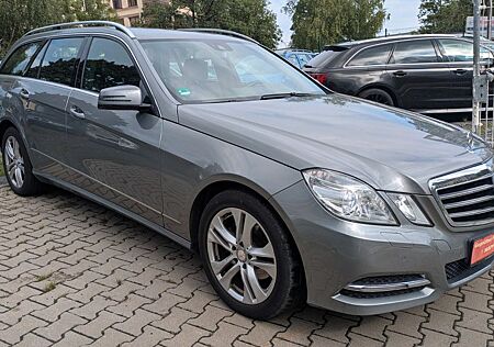 Mercedes-Benz E 220 T-Modell Avantgarde Navi/Xenon/Klimaauto