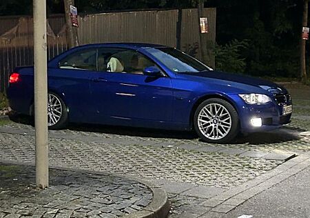 BMW 320i Cabrio - E93 - Montego Blau