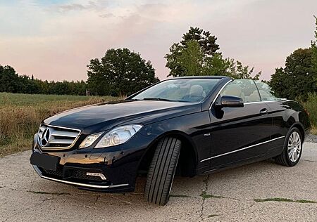 Mercedes-Benz E 200 Cabriolet CGI BlueEFF. AVANTGARD...