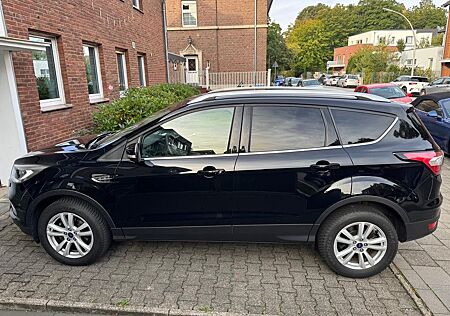Ford Kuga - gepflegter Zustand, Rentnerfahrzeug