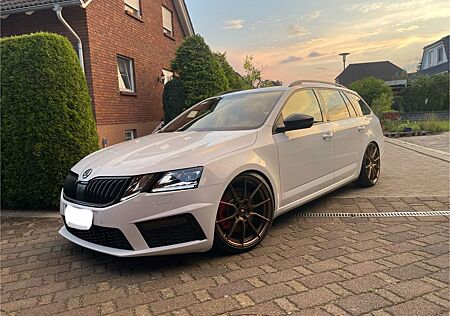 Skoda Octavia 2.0 TSI DSG LED AHK 380 PS *APR*