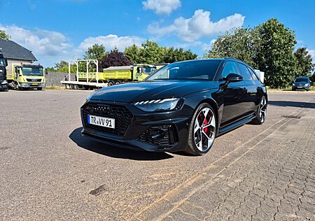 Audi RS4 Competition | Schalensitze