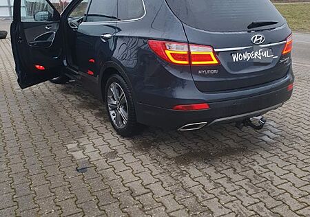 Hyundai Grand Santa Fe 2.2 CRDi Premium 4WD Automati...