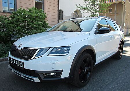 Skoda Octavia Combi Scout4x4 DSG LED Alu Navi PDC AHK