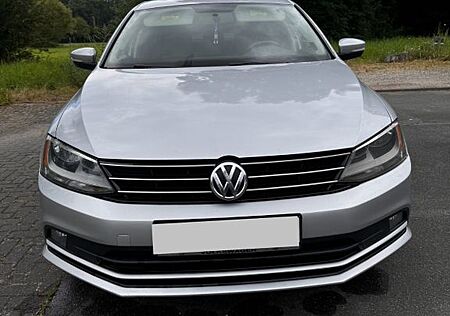 VW Jetta Volkswagen 2.0 TDI 110kW DSG BlueMotion Technology -