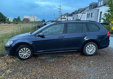 VW Golf Volkswagen 1.6 TDI BlueMotion Comfortline Variant ...