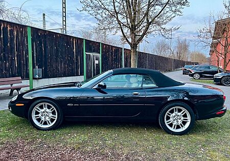 Jaguar XK8 Cabriolet, gepflegter Klassiker mit neuer HU