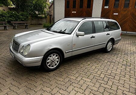 Mercedes-Benz E 240 T CLASSIC Classic