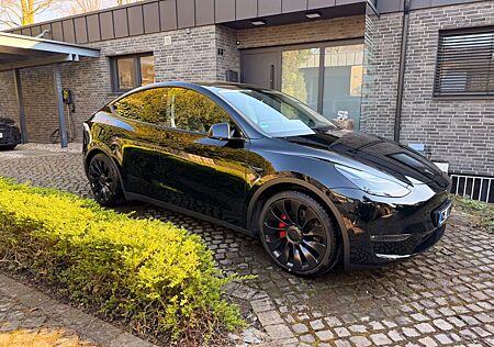 Tesla Model Y Perf. Dual Motor AWD 8-Fach 21 Zoll
