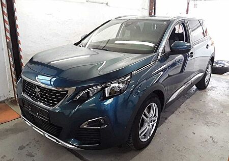 Peugeot 5008 1.2 PureTech 7-Sitze Allure*360° RFK*LED*M