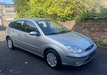 Ford Focus *AUTOMATIK*TÜVNEU*KLIMA*E-FENSTER*TOP*