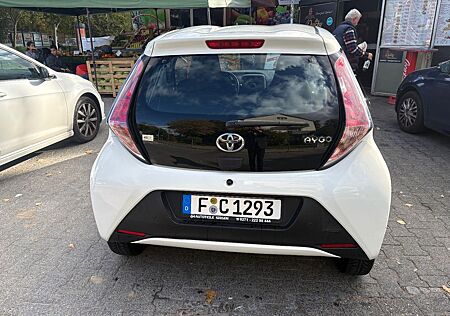 Toyota Aygo (X) Aygo (X) 1,0-l-VVT-i x-play x-play