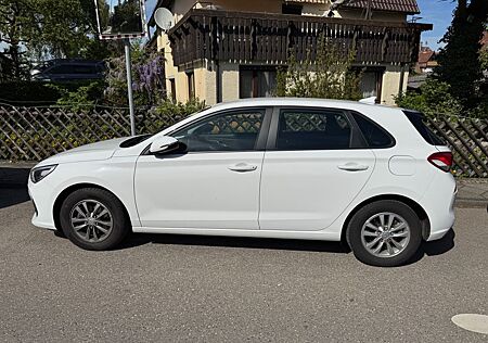 Hyundai i30 1.4 Coupe (8-fach bereift)