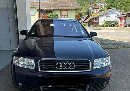 Audi A4 1.8 T quattro Avant -